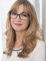 Andrea_Waltz_Headshot_Glasses